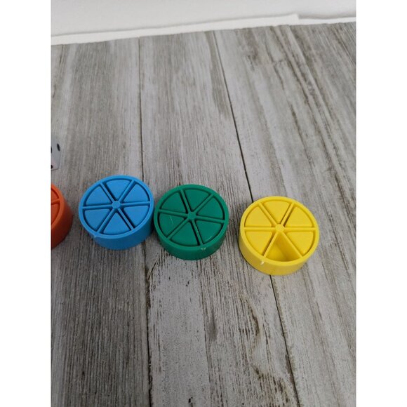 Hasbro 1992 Trivial Pursuit 10th Anniversary Game Replacement Pie Pieces Dice - Picture 2 of 4